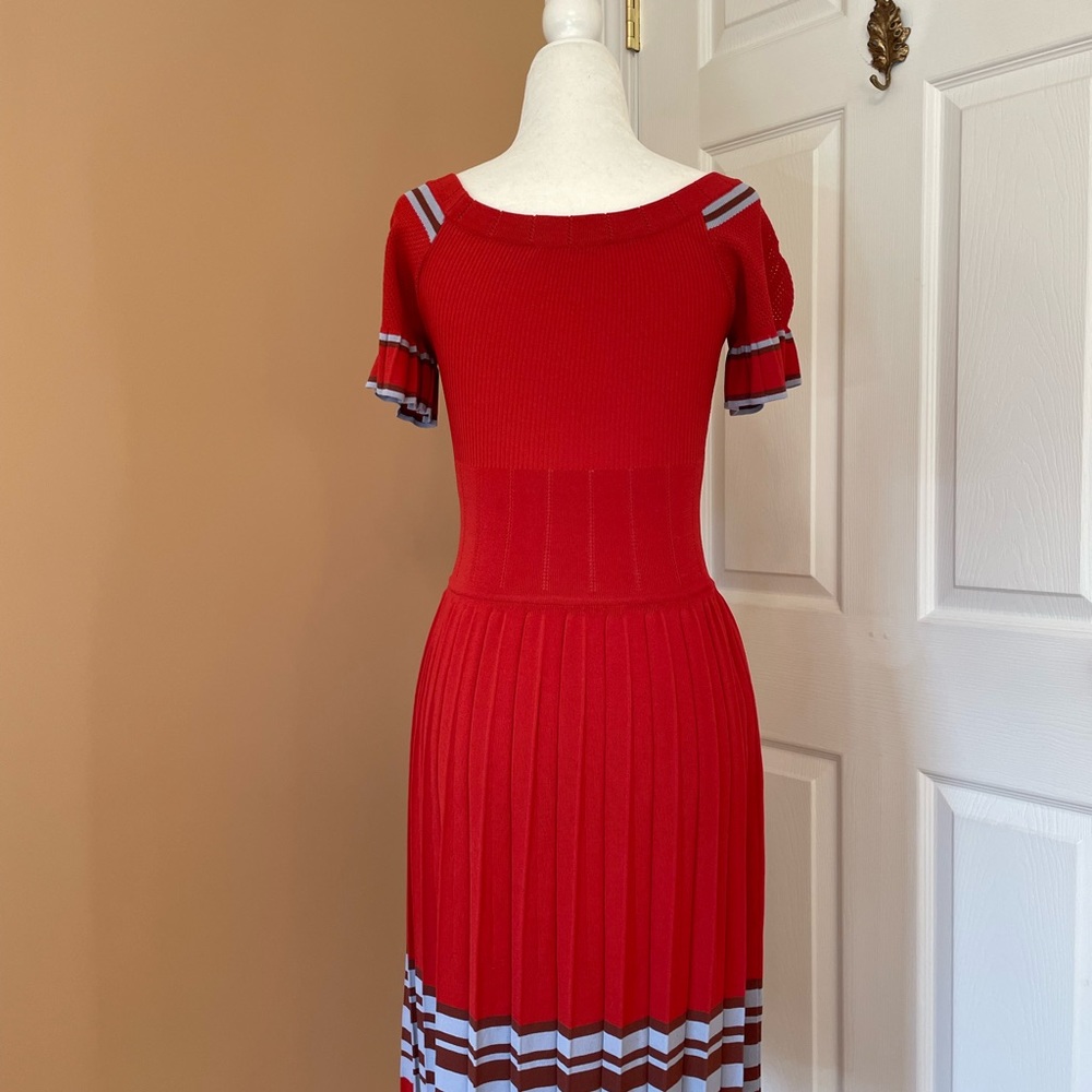 Valentino stunning short sleeve red sweater dress 6/s